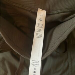 Lululemon dance studio crop Women’s pants size 14